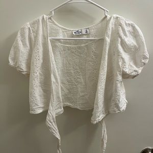 Cropped Hollister white blouse